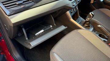 2023 Volkswagen 1.0 TSI Life Euro 6 5-door (Red) - Image: 16