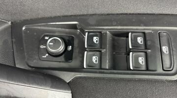 2022 Volkswagen 2.0 TDI Life DSG Euro 6 5-door (Blue) - Image: 19