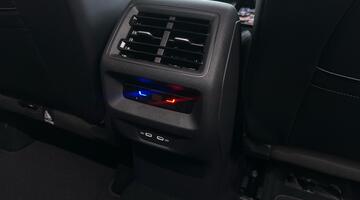 2025 Volkswagen ETSI MHEV R-Line DSG Euro 6 5-door (Blue) - Image: 25