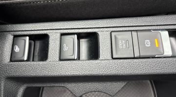 2022 Volkswagen TSI Style 2WD Euro 6 2-door (Multicolour) - Image: 12