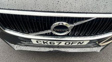 2017 Volvo 2.0 D4 Momentum Auto Euro 6 5-door (Black) - Image: 18