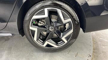 2025 Volkswagen 2.0 TSI R-Line DSG Euro 6 5-door (Black) - Image: 39