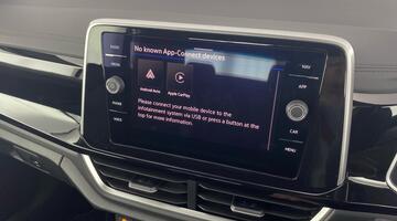 2025 Volkswagen TSI R-Line DSG 2WD Euro 6 2-door (Black) - Image: 26