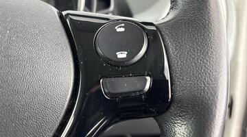 2020 Toyota 1.0 VVT-i x-trend Funroof x-shift Euro 6 5-door (White) - Image: 21