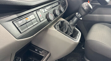 2022 Volkswagen 2.0 TDI T3Highline FWD SWB Euro 6 5-door (White) - Image: 35