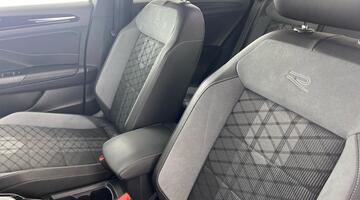 2025 Volkswagen TSI R-Line Euro 6 5-door (Silver) - Image: 28