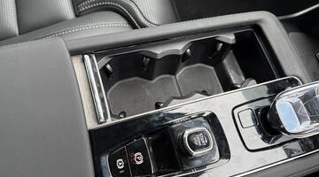 2025 Volvo 2.0 T8 18.8kWh Ultra Dark Auto 4WD Euro 6 5-door (Black) - Image: 76