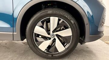 2025 Volkswagen 2.0 TDI Match DSG Euro 6 5-door (Blue) - Image: 5