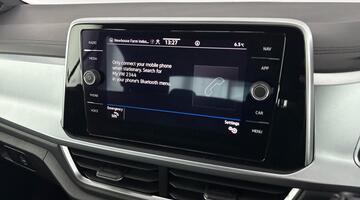 2022 Volkswagen TSI Style 2WD Euro 6 2-door (Multicolour) - Image: 15