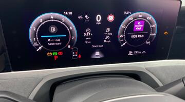 2025 Volkswagen 2.0 TSI R-Line DSG Euro 6 5-door (Black) - Image: 14