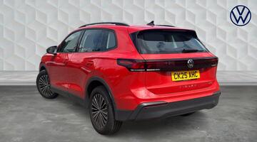 2025 Volkswagen ETSI MHEV Life DSG Euro 6 5-door (Red) - Image: 3