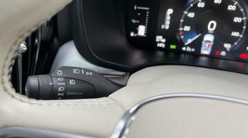 2017 Volvo 2.0 D4 Momentum Auto Euro 6 5-door (Black) - Image: 38