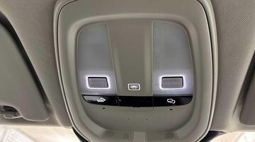 2025 Volvo 2.0 B5 MHEV Plus Auto Euro 6 5-door (White) - Image: 32