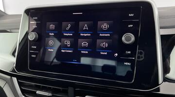 2022 Volkswagen TSI R-Line DSG Euro 6 5-door (White) - Image: 18