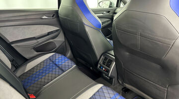 2025 Volkswagen 2.0 TSI R DSG 4Motion Euro 6 5-door (Black) - Image: 30