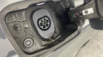 2025 Audi 100kWh S line Auto quattro 5-door (Grey) - Image: 28