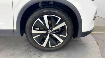 2024 Volkswagen ETSI MHEV Elegance DSG Euro 6 5-door (White) - Image: 5
