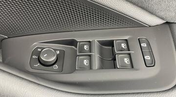 2025 Volkswagen 2.0 TSI R-Line DSG Euro 6 5-door (Black) - Image: 20