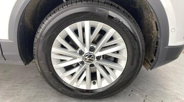 2022 Volkswagen TSI Life DSG Euro 6 5-door (White) - Image: 5