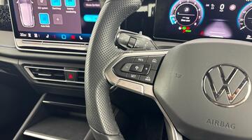 2025 Volkswagen ETSI MHEV R-Line DSG Euro 6 5-door (Black) - Image: 12