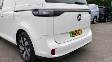 2025 Volkswagen Pro 79kWh Commerce Plus Auto 5-door (White) - Image: 17