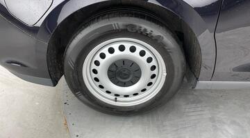 2024 Volkswagen Pro 79kWh Commerce Auto 5-door (Black) - Image: 17