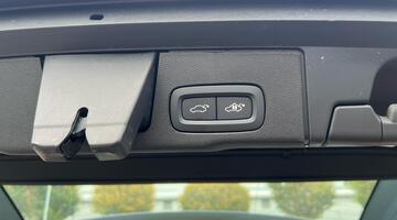 2025 Volvo 2.0 B5 MHEV Plus Auto Euro 6 5-door (Black) - Image: 23