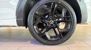 2025 Volkswagen TSI Black Edition DSG Euro 6 5-door (Multicolour) - Image: 5