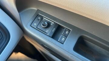 2025 Volkswagen Pro 79kWh Style Auto 5-door (SWB, 5Seat) (Green) - Image: 11