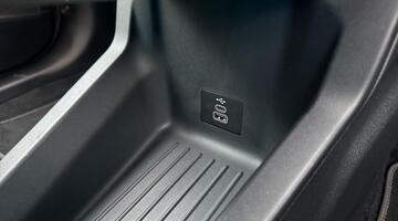 2025 Ford Standard Range 43kWh Premium Auto 5-door (Yellow) - Image: 31