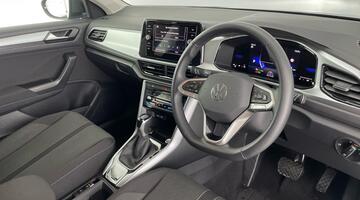 2025 Volkswagen TSI Match DSG Euro 6 5-door (Grey) - Image: 6