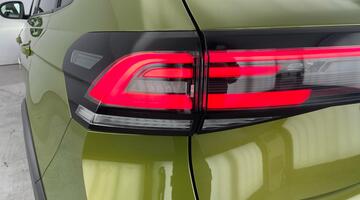 2024 Volkswagen TSI R-Line DSG Euro 6 5-door (Green) - Image: 32