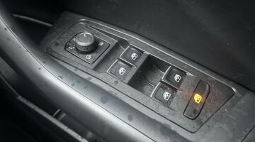 2024 Volkswagen TSI Style Euro 6 5-door (Black) - Image: 18