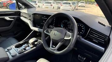 2025 Volkswagen 3.0 TDI V6 Black Edition Tiptronic 4Motion Euro 6 5-door (Blue) - Image: 6