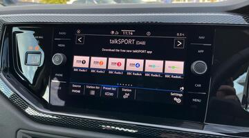 2025 Volkswagen 1.0 TSI Life Euro 6 5-door (Black) - Image: 13