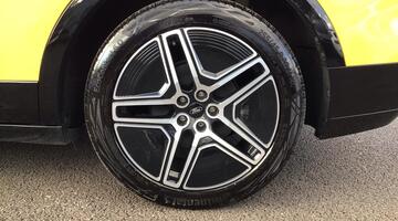 2025 Ford Extended Range 77kWh Premium Auto 5-door (Yellow) - Image: 13