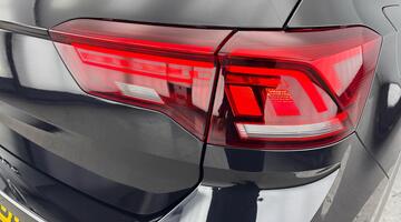 2023 Volkswagen 1.0 TSI Life Euro 6 5-door (Black) - Image: 27