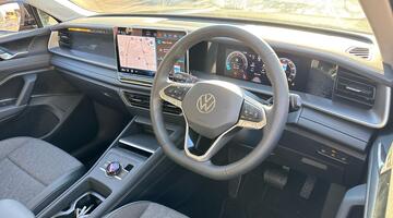 2025 Volkswagen 2.0 TDI Life DSG Euro 6 5-door (Black) - Image: 6