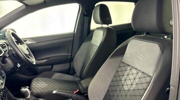 2025 Volkswagen 1.0 TSI R-Line DSG Euro 6 5-door (Grey) - Image: 31