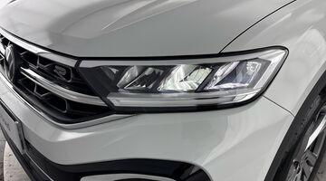 2025 Volkswagen TSI R-Line DSG Euro 6 5-door (White) - Image: 38