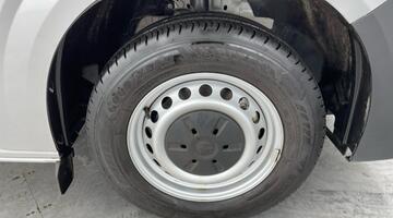 2025 Volkswagen 2.0 TDI 110 Commerce Plus Van (Grey) - Image: 5