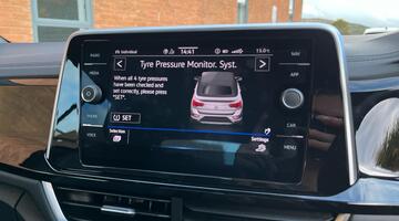 2025 Volkswagen TSI R-Line DSG 2WD Euro 6 2-door (Black) - Image: 38