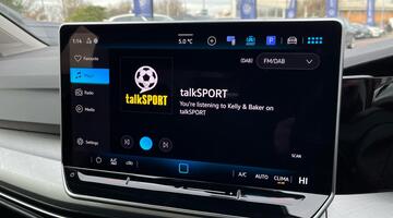 2025 Volkswagen ETSI MHEV Match DSG Euro 6 5-door (Red) - Image: 14