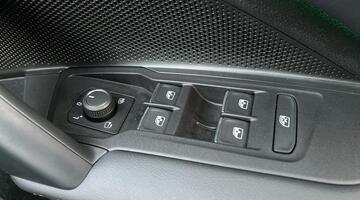 2025 Volkswagen ETSI MHEV R-Line DSG Euro 6 5-door (Grey) - Image: 24