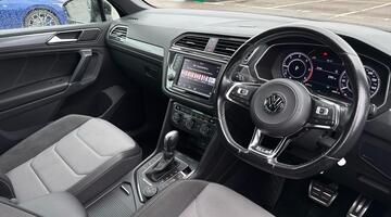 2017 Volkswagen 2.0 TDI BlueMotion Tech R-Line DSG 4Motion Euro 6 5-door (Black) - Image: 6