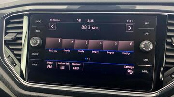 2019 Volkswagen 2.0 TDI R-Line Euro 6 5-door (Black) - Image: 7