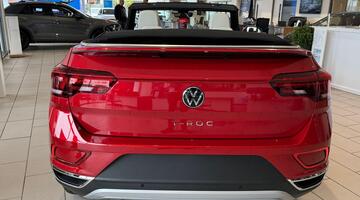 2025 Volkswagen TSI Style DSG Euro 6 5-door (Red) - Image: 7