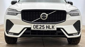 2025 Volvo 2.0 B5 MHEV Plus Auto Euro 6 5-door (White) - Image: 23