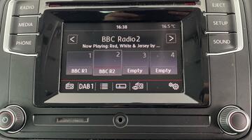 2019 Volkswagen 2.0 TDI T30 BlueMotion Tech Trendline Kombi FWD SWB Euro 6 5-door (White) - Image: 12