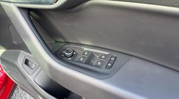 2025 Volkswagen 3.0 TDI V6 Black Edition Tiptronic 4Motion Euro 6 5-door (Red) - Image: 22